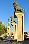 Spain, Aragon Region, Zaragoza Province, Zaragoza, Basilica de Nuestra Senora de Pilar and the Puente de Piedra on the Ebro River