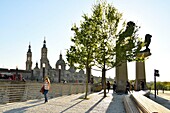 Spain, Aragon Region, Zaragoza Province, Zaragoza, Basilica de Nuestra Senora de Pilar and the Puente de Piedra on the Ebro River