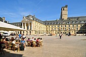 France, Cote d'Or, Dijon, area listed as World Heritage by UNESCO, fountains on the place de la Libération (Liberation Square) in front of the tower Philippe le Bon (Philip the Good) and the Palace of the Dukes of Burgundy which houses the town hall and the Museum of Fine Arts