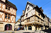 France, Cote d'Or, Dijon, area listed as World Heritage by UNESCO, rue de la Chouette and rue de la Verrerie, typical half-timbered houses