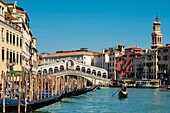 Italien, Venetien, Venedig auf der UNESCO-Liste des Weltkulturerbes, die Rialtobrücke aus dem Jahr 1172