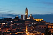 Italien, Toskana, Siena, von der UNESCO zum Weltkulturerbe erklärtes historisches Zentrum, Blick auf die Stadt und die Kathedrale Notre Dame de l'Assomption