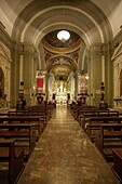 Italien, Toskana, Siena, historisches Zentrum, von der UNESCO zum Weltkulturerbe erklärt, Kirche San Martino aus dem 117. Jahrhundert im Barockstil, das Kirchenschiff und der Chor