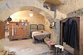 Italien, Basilikata, Matera, von der UNESCO zum Weltkulturerbe erklärte Troglodytenstadt, Kulturhauptstadt Europas 2019, Casa Cisterna, Besichtigung eines alten traditionellen Troglodytenhauses (casa grotta)