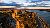 Frankreich, Vaucluse, Châteauneuf du Pape, Schloss von L'Hers (Xe) am Ufer der Rhone (Luftaufnahme)