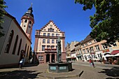 Deutschland, Baden Württemberg, Karlsruhe, Durlach Stadtmitte, Durlacher Rathaus und evangelische Kirche