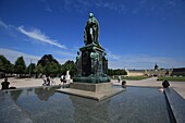 Germany, Baden Wurttemberg, Karlsruhe, the Schlossplatz and the statue of Charles Frederick and in the background the Karlsruhe castle