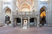 Frankreich, Ain, Bourg en Bresse, Königliches Kloster von Brou, restauriert 2018, die Kirche Saint Nicolas de Tolentino, Meisterwerk der Flamboyant-Gotik, der Lettner, der das große Kirchenschiff mit dem Chor verbindet