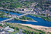 Frankreich, Indre et Loire, Loiretal als Weltkulturerbe der UNESCO, Blick auf Stadt und Schloss von Amboise (Luftaufnahme)