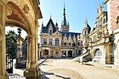 Frankreich, Seine Maritime, Pays de Caux, Alabasterküste, Fecamp, der im späten 19. Jahrhundert errichtete Benediktinerpalast im Stil der Gotik und Neorenaissance ist gleichzeitig Produktionsstätte für Benediktinerlikör und Museum