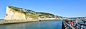 Frankreich, Seine Maritime, Pays de Caux, Cote d'Albatre (Alabasterküste), Fecamp, Holzsteg an der Hafeneinfahrt