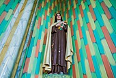 Kanada, New Brunswick, Akadische Halbinsel, Sainte-Cecile, Eglise Petite-Riviere-de-l'ile, The Candy Church, Statue der Jungfrau Maria