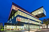 Kanada, Neuschottland, Halifax, Halifax Central Library, geb. 2014, außen, Abenddämmerung