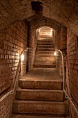 Frankreich, Somme, Naours, von den Deutschen während der Besatzung gebaute Backsteintreppe