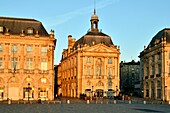 Frankreich, Gironde, Bordeaux, von der UNESCO zum Weltkulturerbe erklärtes Gebiet, Stadtteil Saint Pierre, Place de la Bourse (Platz der Börse)