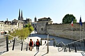 Frankreich, Gironde, Bordeaux, von der UNESCO zum Weltkulturerbe erklärtes Gebiet, Rathausviertel, Schloss Ha, Kathedrale Saint-André und Pey-Berland-Turm, der Glockenturm der Kathedrale Saint-André