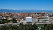 Stadtbild vom Monte dei Cappuccini, einem Hügel, der sich etwa 200 Meter über das rechte Ufer des Po erhebt, im Stadtteil Borgo Po, Turin, Piemont, Italien, Europa