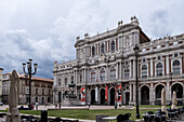 Blick auf die Rückfassade des Palazzo Carignano aus dem 19. Jahrhundert, UNESCO-Weltkulturerbe, in dem das Museum des Risorgimento untergebracht ist, Piazza Carlo Alberto, Turin, Piemont, Italien, Europa
