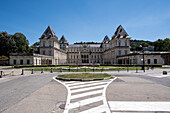 Blick auf das Schloss Valentino (Castello del Valentino), UNESCO-Weltkulturerbe, gelegen im Parco del Valentino, dem Sitz der Architekturfakultät der Polytechnischen Universität Turin, Turin, Piemont, Italien, Europa