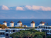 Windmühlen von Chora, Blick von oben, Mykonos-Stadt, Insel Mykonos, Kykladen, Griechische Inseln, Griechenland, Europa
