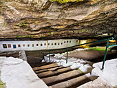 Eingang zur Höhlenkapelle, Kloster Panagia Spiliani, Pythagoreio, Insel Samos, Nordägäis, Griechische Inseln, Griechenland, Europa