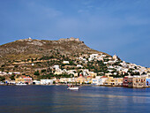 Hafen von Agia Marina und mittelalterliche Burg von Pandeli, Insel Leros, Dodekanes, Griechische Inseln, Griechenland, Europa
