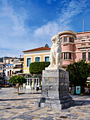 Löwenstatue am Hauptplatz von Pythagora, Samos-Stadt, Insel Samos, Nord-Ägäis, Griechische Inseln, Griechenland, Europa