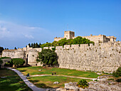 Defensive Wall and Palace of the Grand Master of the Knights of Rhodes, UNESCO World Heritage Site, Medieval Old Town, Rhodes City, Rhodes Island, Dodecanese, Greek Islands, Greece, Europe