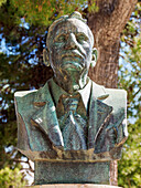 Statue von Sir Arthur Evans am Palast von Minos, Knossos, Region Heraklion, Kreta, Griechische Inseln, Griechenland, Europa