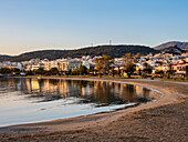 Strand von Rethymnon bei Sonnenaufgang, Stadt Rethymno, Region Rethymno, Kreta, Griechische Inseln, Griechenland, Europa