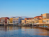 Altstadt am Wasser bei Sonnenaufgang, Stadt Chania, Kreta, Griechische Inseln, Griechenland, Europa