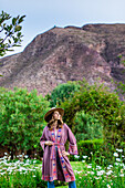 Frau im heiligen Tal, Peru, Südamerika