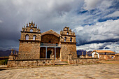 Kirchlicher Innenhof, Ollantaytambo, Peru, Südamerika