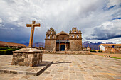 Kirchlicher Innenhof, Ollantaytambo, Peru, Südamerika