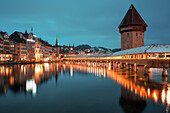 Kapellbrucke im Winter, Holzsteg, Luzern, Schweiz, Europa