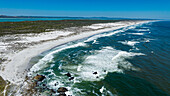 Luftaufnahme eines weißen Sandstrandes, Westküsten-Nationalpark, Westkap-Provinz, Südafrika, Afrika