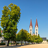 Domplatz mit Dom St. Stephanus und Sixtus, Halberstadt, Harz, Sachsen-Anhalt, Deutschland, Europa