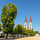 Cathedral Square with Cathedral of St. Stephanus and Sixtus, Halberstadt, Harz, Saxony-Anhalt, Germany, Europe