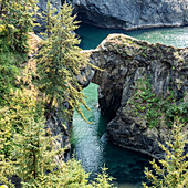 USA, Oregon, Brookings, Natural bridge formation at coast