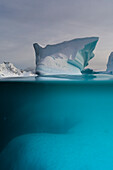 Oberflächenansicht eines Eisbergs, Skontorp Bucht, Paradise Bay, Antarktis.
