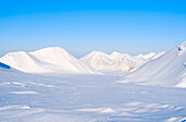 Blick in Richtung Orustdalen. Landschaft im Van-Mijenfjorden-Nationalpark, (ehemaliger Nordenskiold-Nationalpark), Insel Spitzbergen. Arktis, Skandinavien, Norwegen, Svalbard