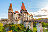 Rumänien, Hunedoara. Schloss Corvin, Gotik-Renaissance-Schloss, eines der größten Schlösser in Europa.