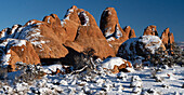 Vereinigte Staaten von Amerika, Utah. Winterlicher Schneefall im Arches National Park.