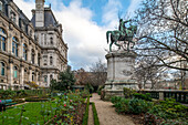 Statue of Etienne Marcel stands prominently at Jardin des Combattants de la Nueve, near Hotel de Ville.