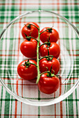 Tomatenrispe in Glasschale