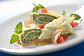 Vegetarian Maultaschen with roasted onions and tomatoes