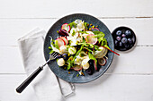 Fennel salad with blueberries and radishes