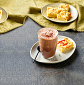 Hot chocolate with apple pie