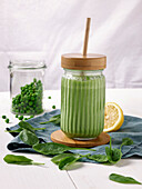 Green smoothie with spinach and peas