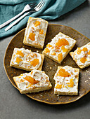 Tangerine and coconut slices with cream